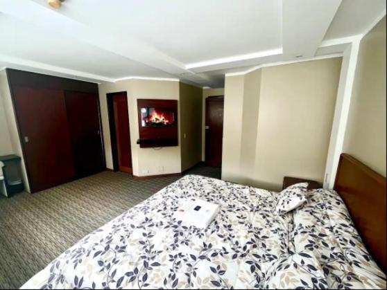 1420 Lujosa Habitacion - Hotel Akros Quito Exteriér fotografie