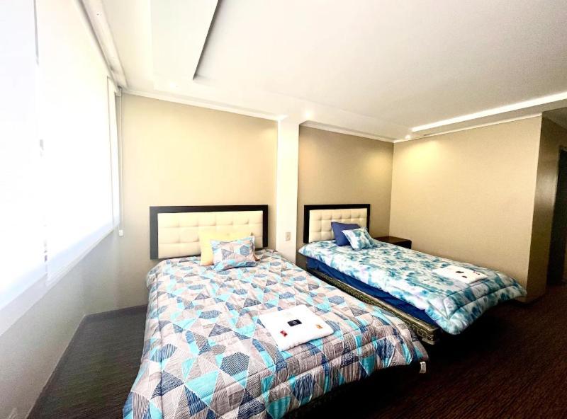 1420 Lujosa Habitacion - Hotel Akros Quito Exteriér fotografie