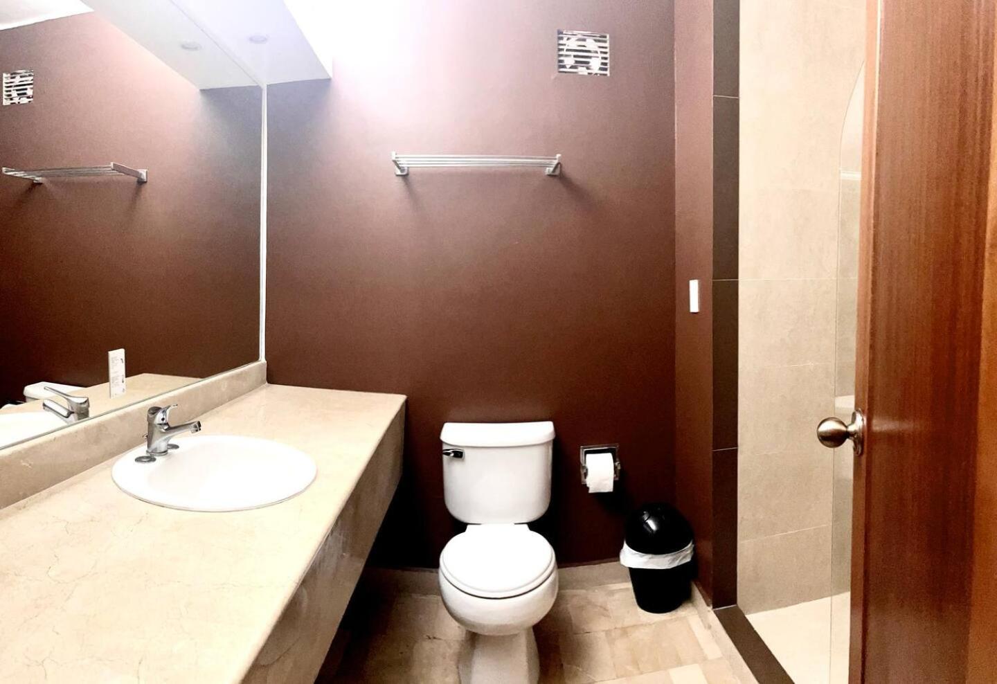 1420 Lujosa Habitacion - Hotel Akros Quito Exteriér fotografie