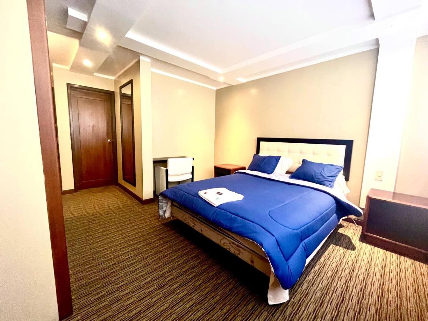 1420 Lujosa Habitacion - Hotel Akros Quito Exteriér fotografie