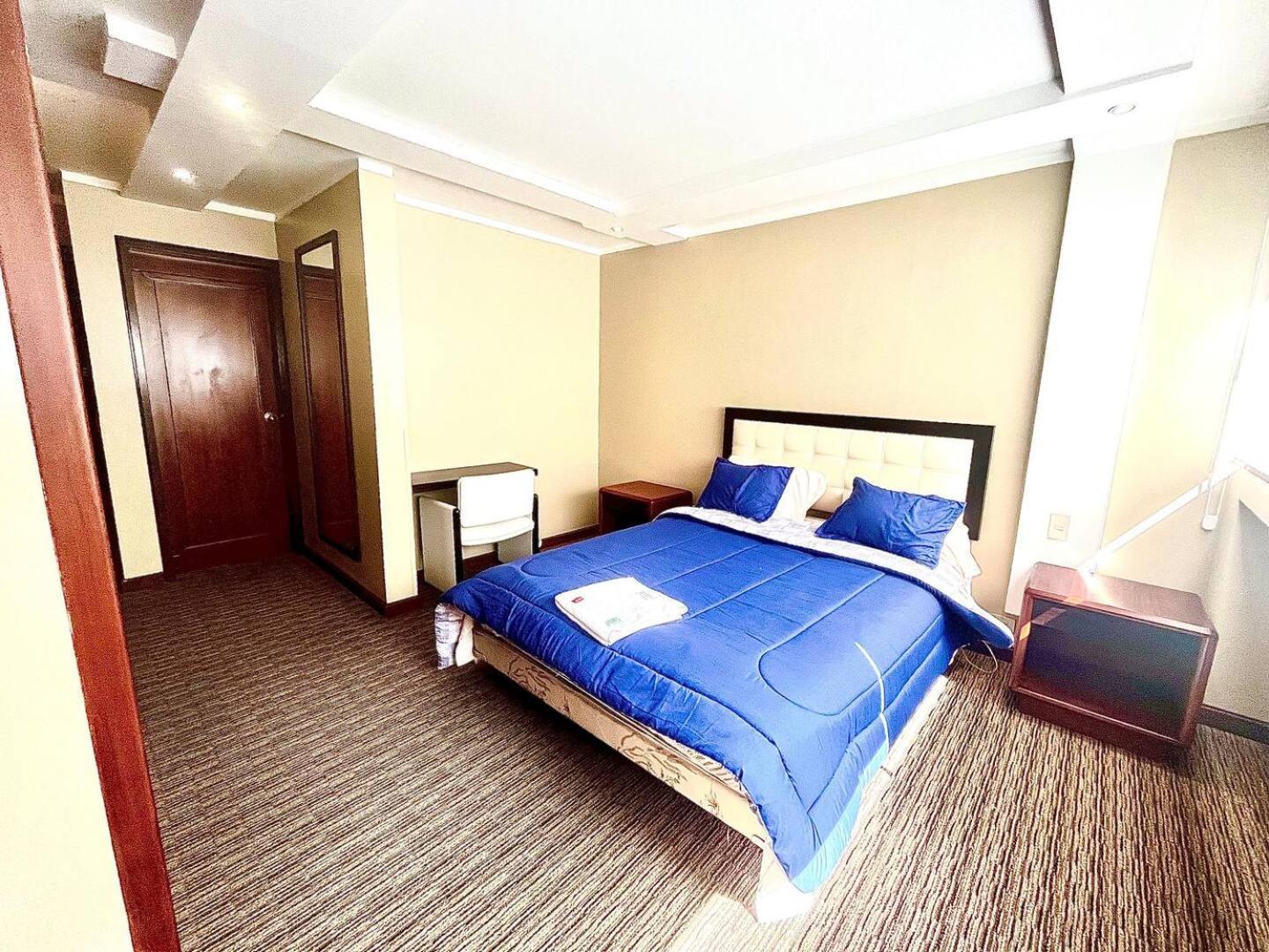 1420 Lujosa Habitacion - Hotel Akros Quito Exteriér fotografie
